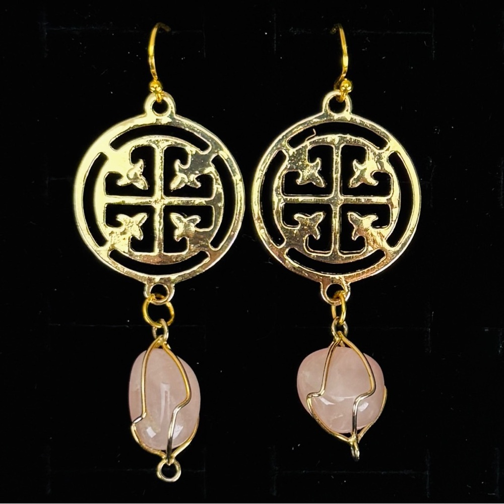 Beautiful wire wrapped goldtone, pink quartz pierced dangle earrings